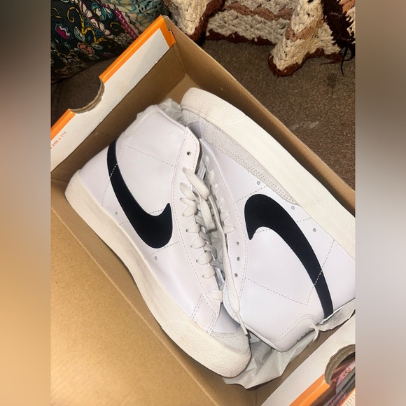 Nike Blazer Mid '77, women’s size 8.5 men’s size 7 - Picture 2 of 5